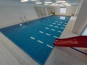 Hotelový bazén se slanou vodou 28°C